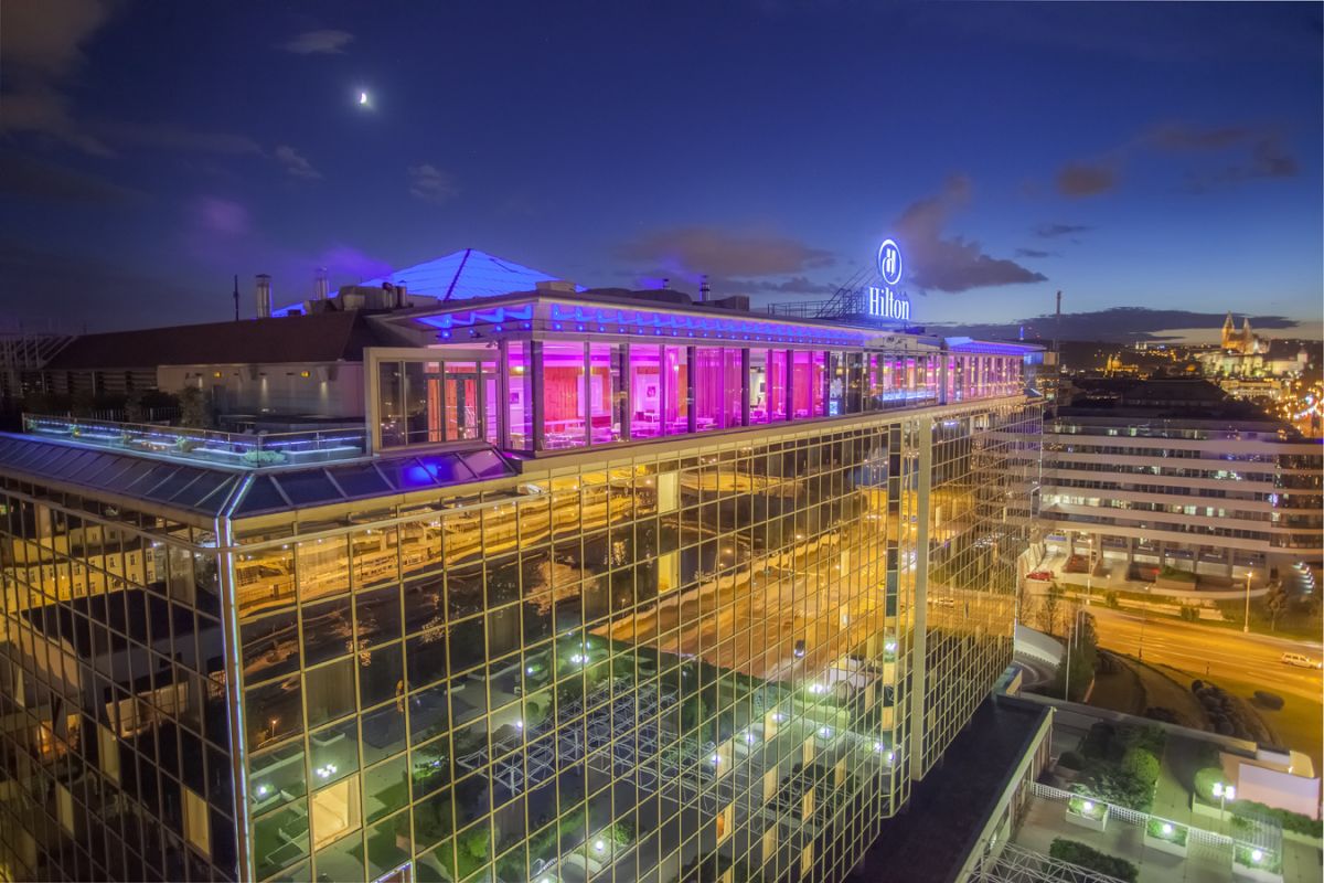 Cloud 9 sky bar & lounge