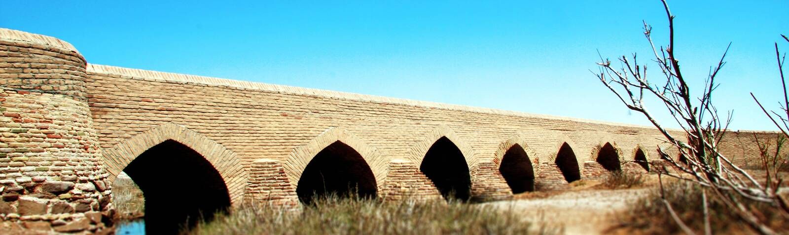 Исторические памятники и религиозные объекты Юнеси