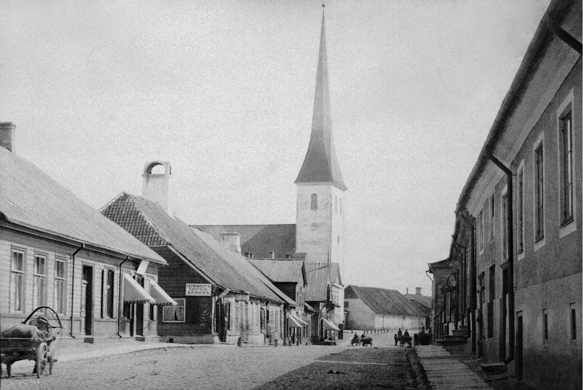 Улица Пикк в Раквере