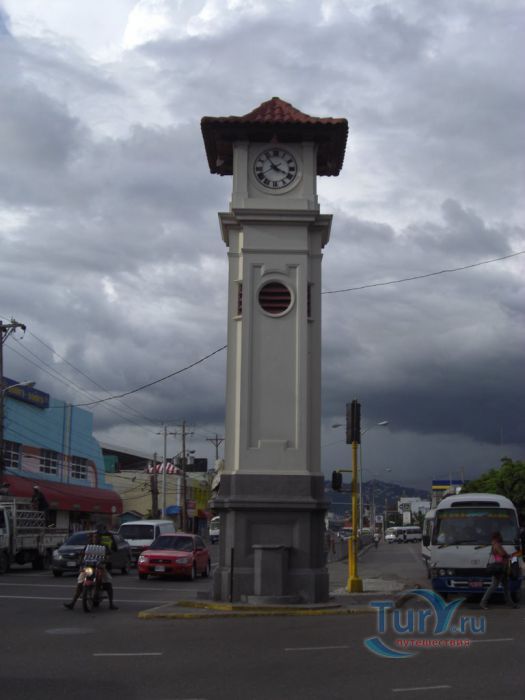 Часовая башня Халф-Вей-Три