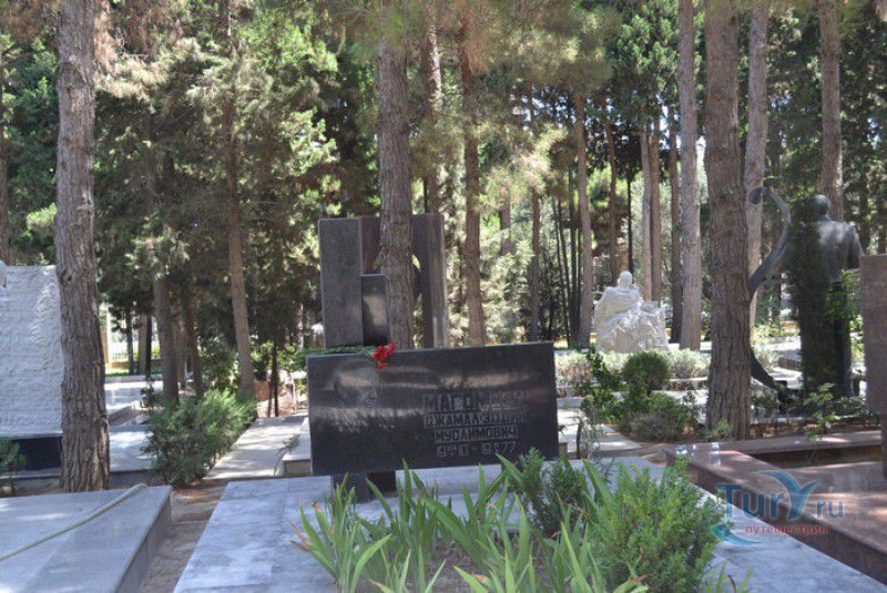 Аллея почётного захоронения в Баку