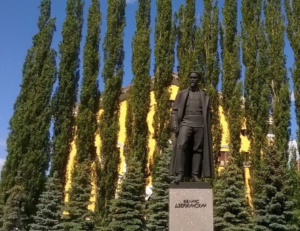 Памятник Ф. Э. Дзержинскому