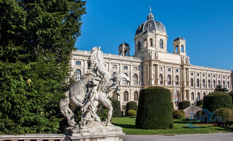 Площадь Марии Терезии