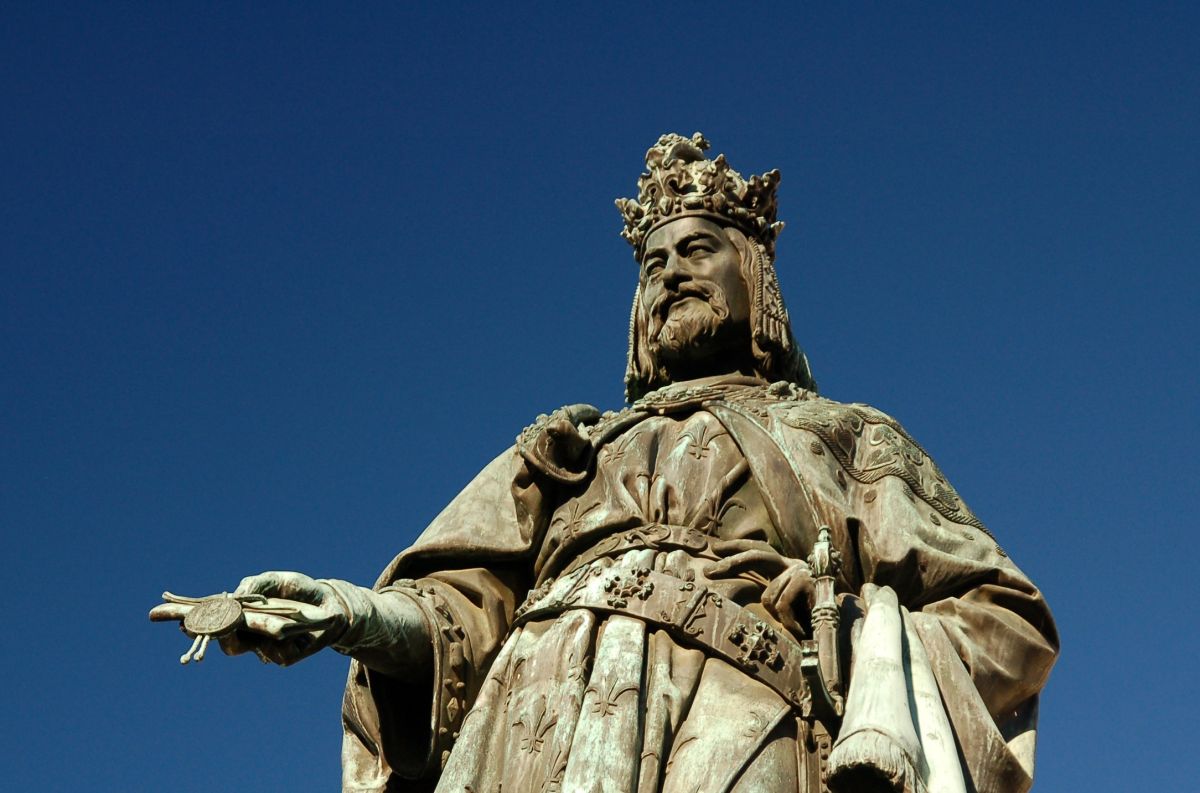 Статуя Карла IV