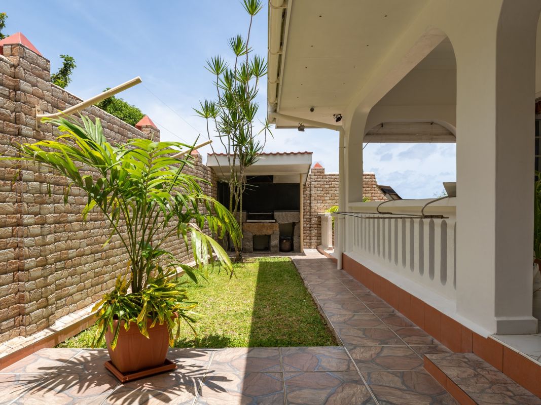 Ixora Villa Self-catering Establishment