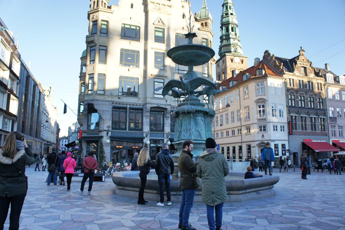 Фонтан Аисты