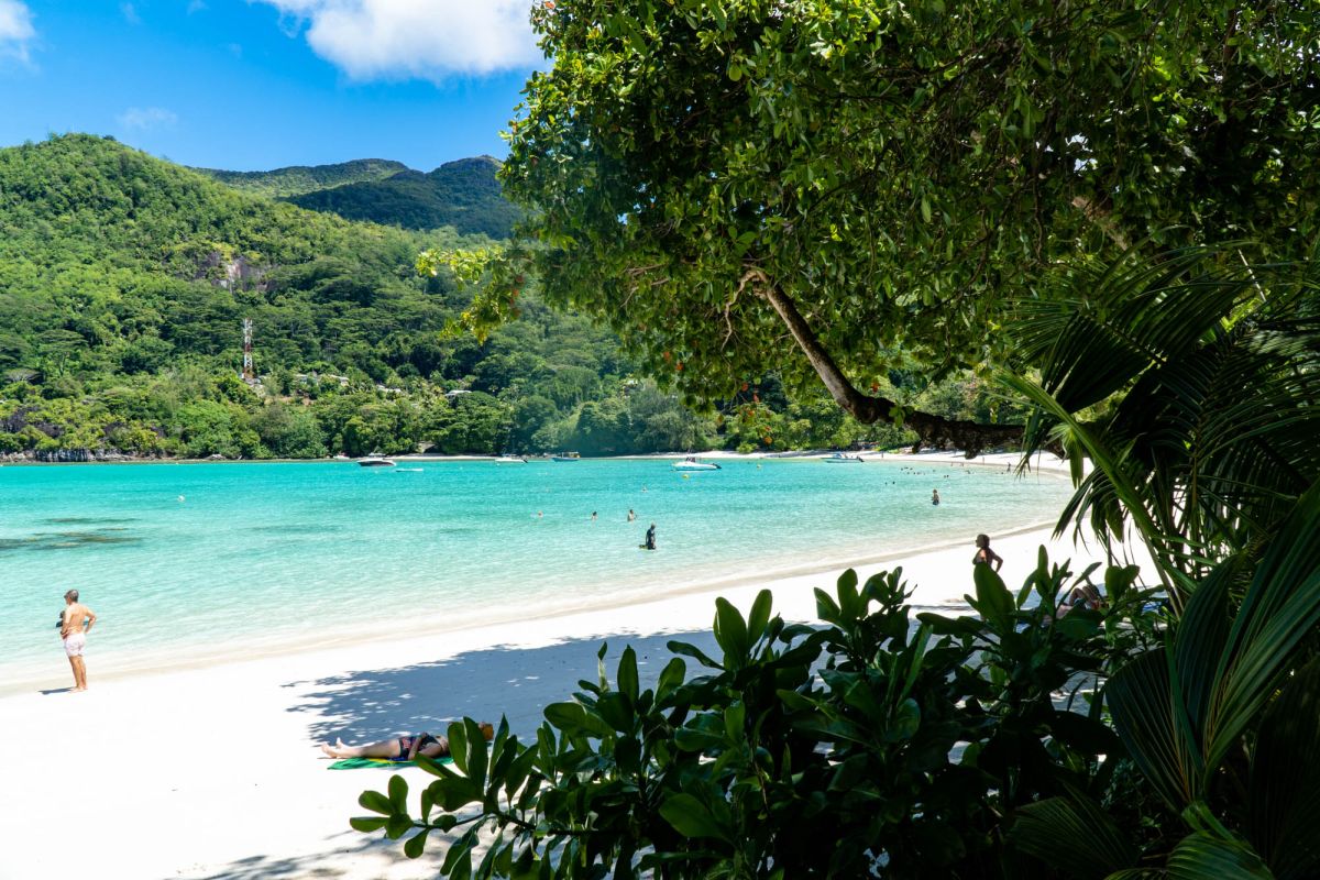 Пляж Порт-Лаунай