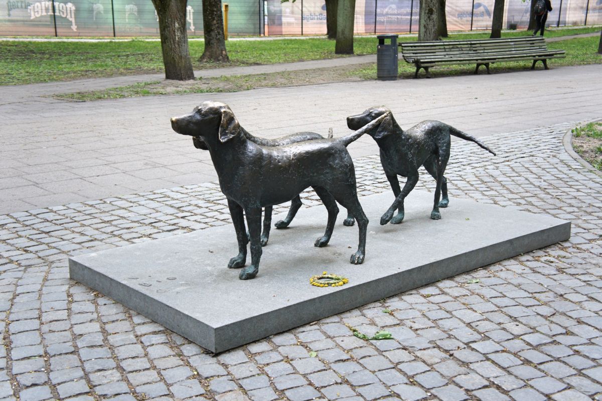 Скульптурная композиция Литовская гончая