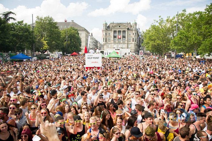 Улица Банхофштрассе в Цюрихе