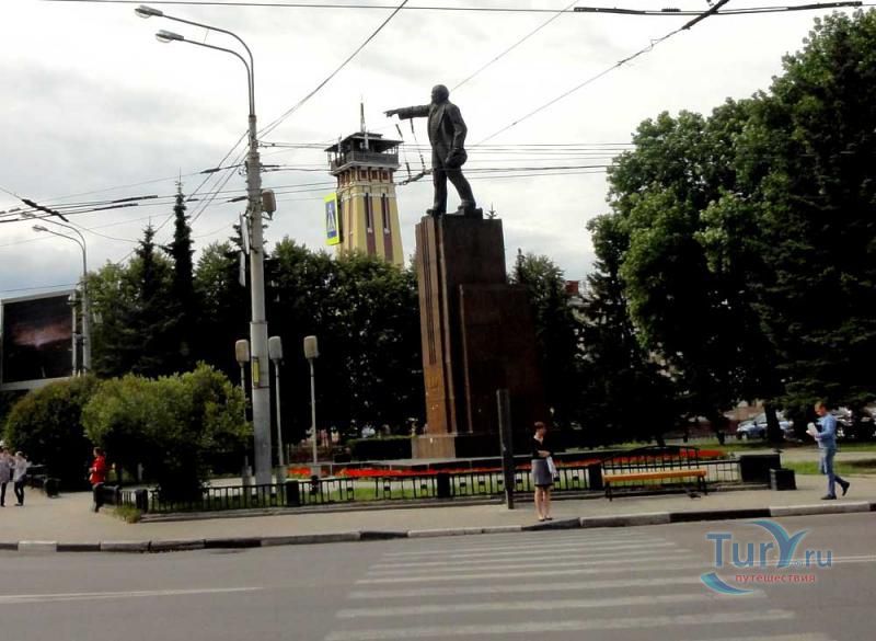 Памятник Ленину в Ярославле