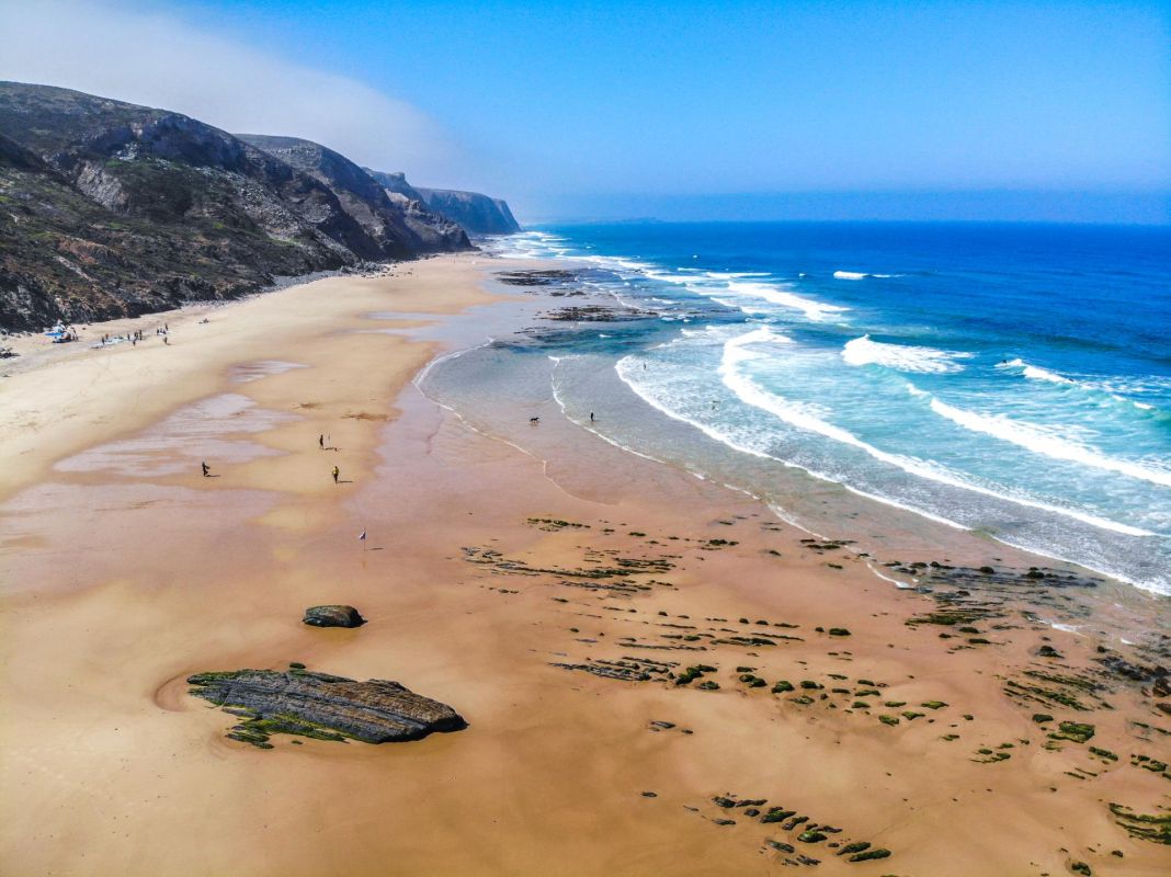 Пляж «Прайя-ди-Вале-Фигейраш»