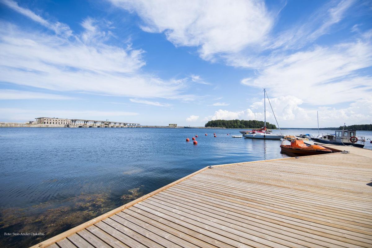 База подводных лодок в порту Хара