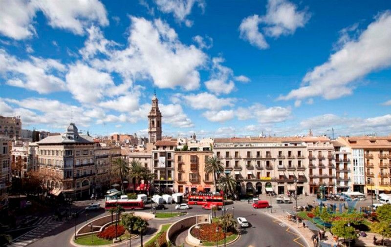 Площадь Королевы (Плаза-де-ла-Рейна)