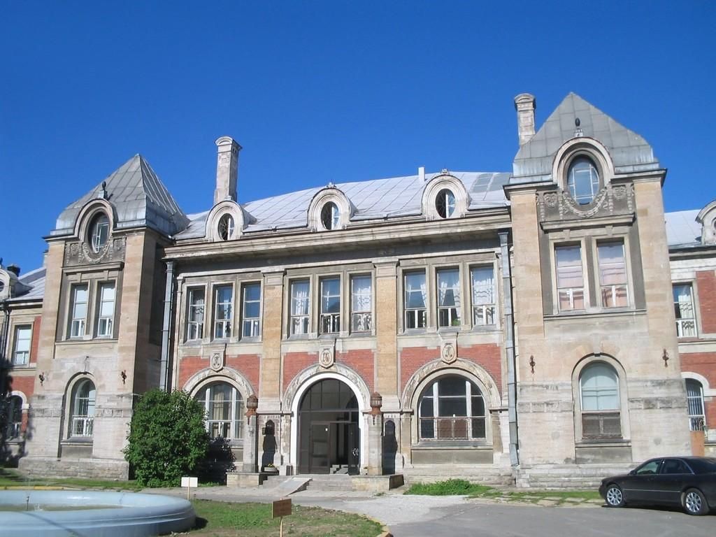 Здание больницы Нарвы