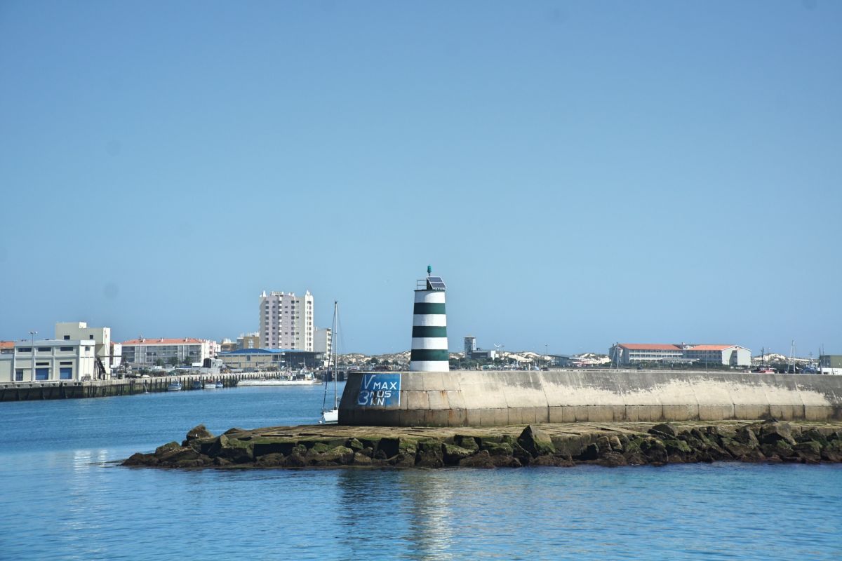 Маяк Пениши на восточном пирсе