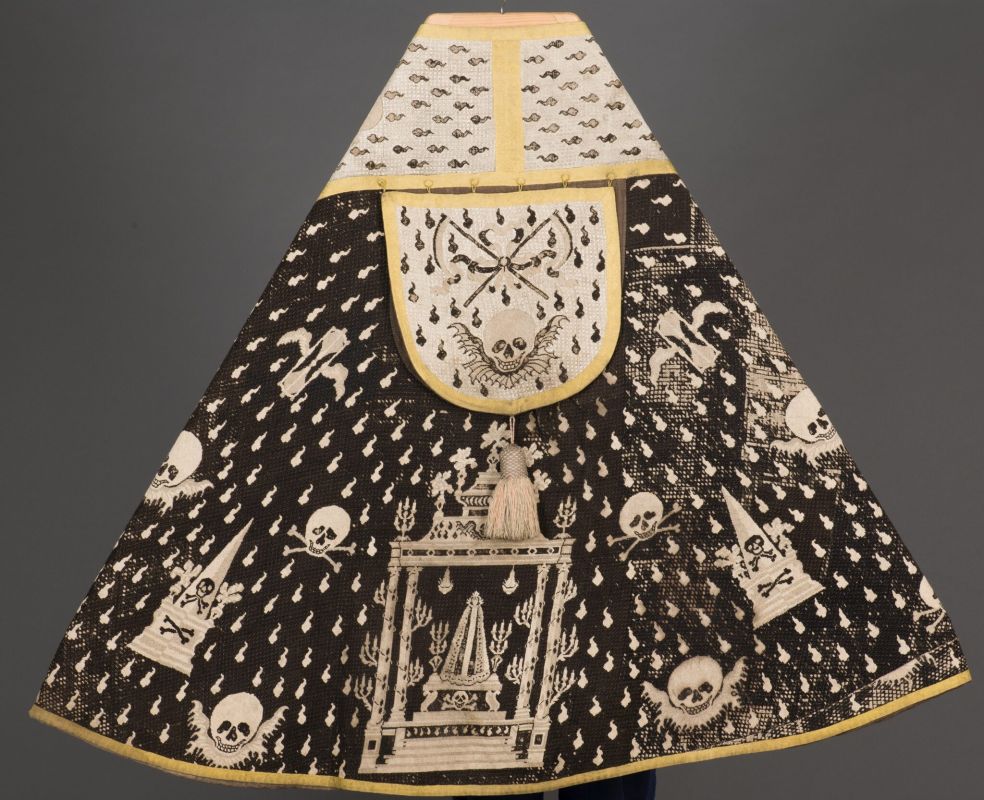 Выставка ИСКУССТВО, ЖИЗНЬ в музее декоративно-прикладного искусства