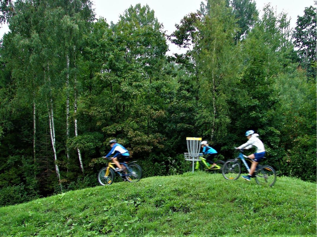 Дорожка для диск-гольфа в Центре досуга Хольстре-Полли