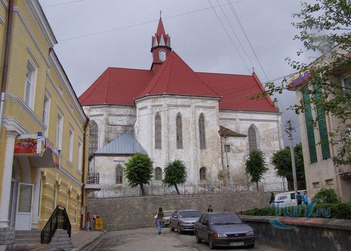 Костёл Святых Петра и Павла в Бережанах