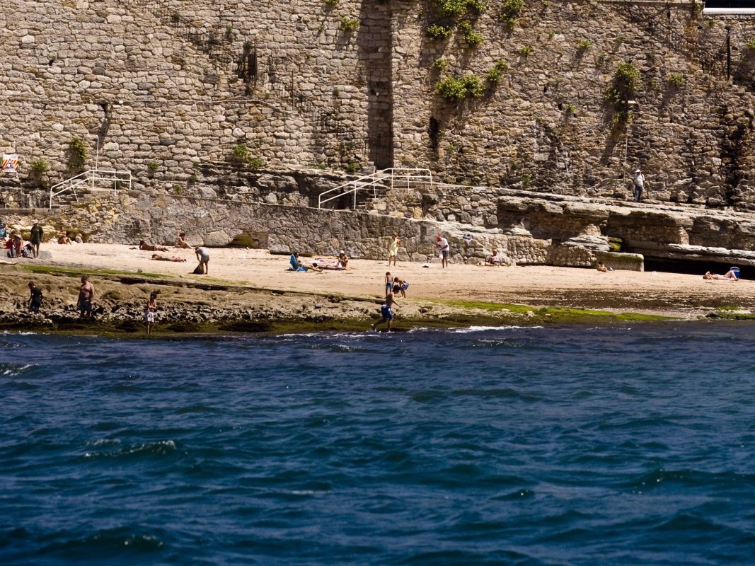 Пляж «Прайя-да-Азаружинья»