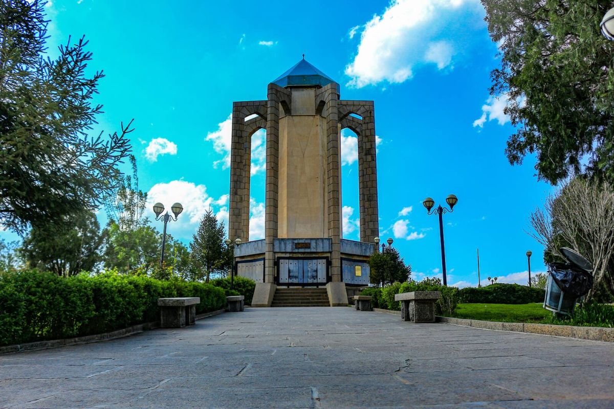 Мавзолей Баба Тахер