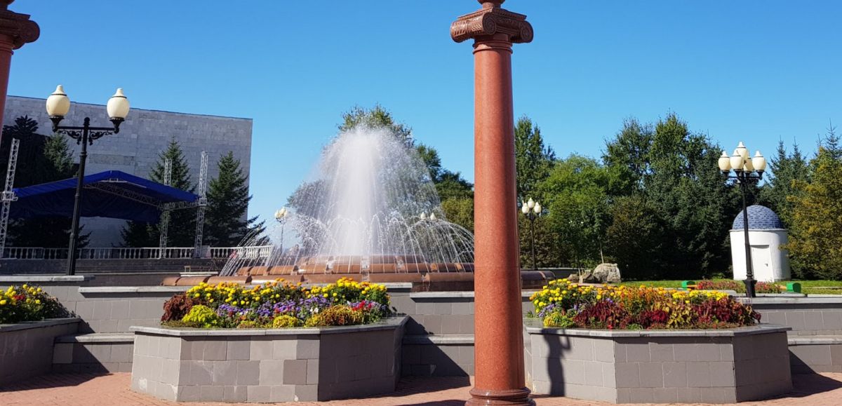 Музыкальный и световой фонтан в Биробиджане