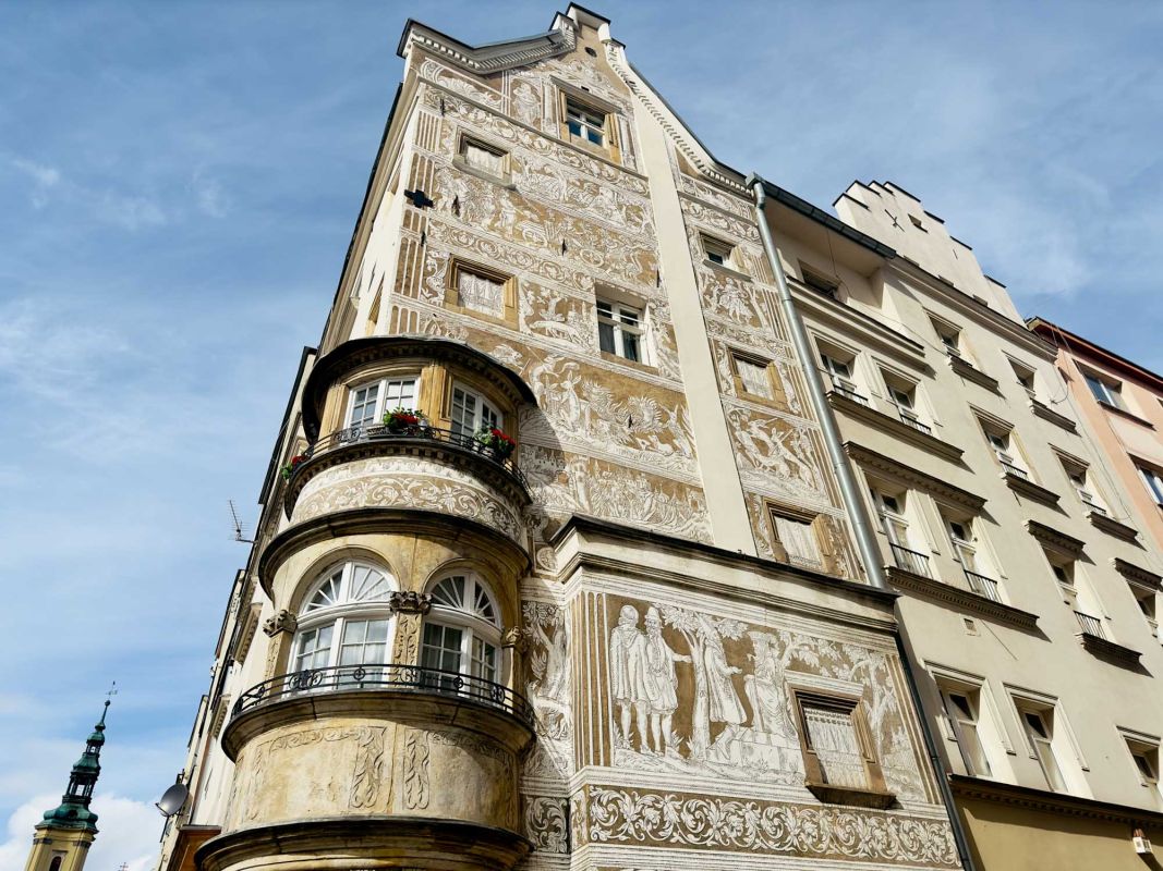 Домик под перепелиной корзиной