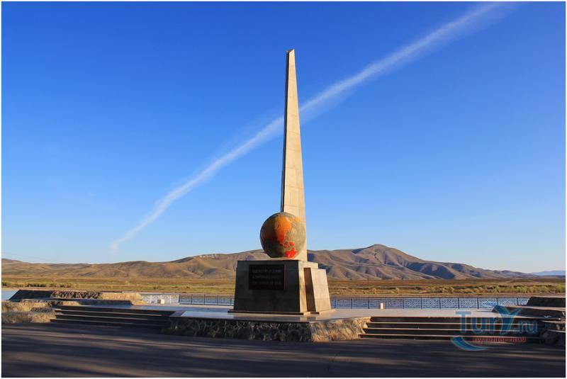 Обелиск Центр Азии