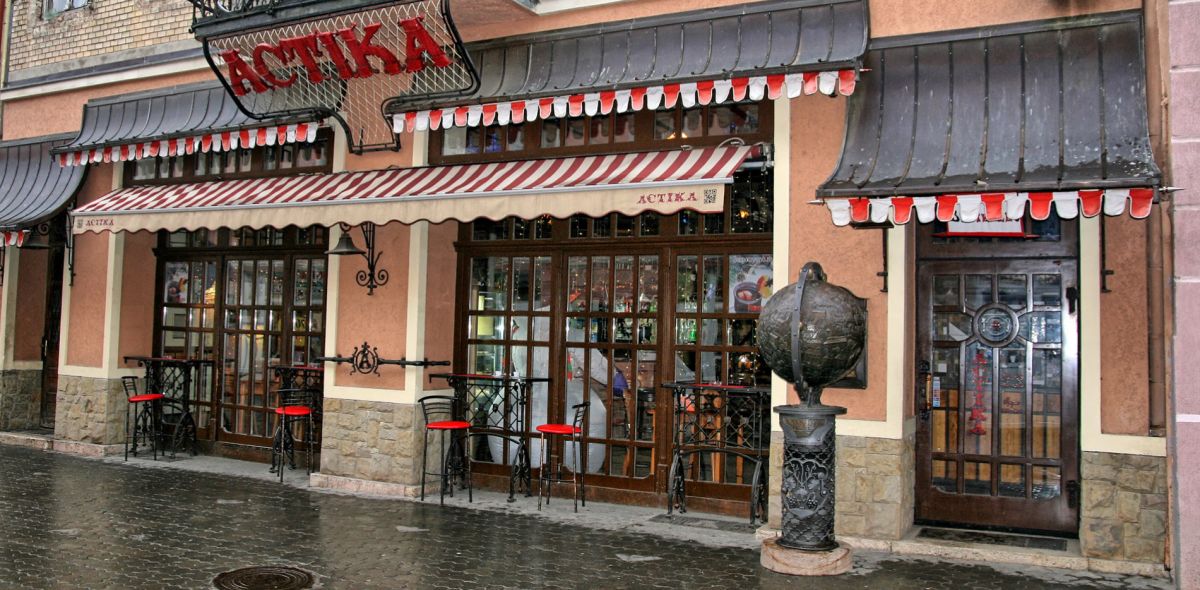 Памятник Глобус в Ужгороде