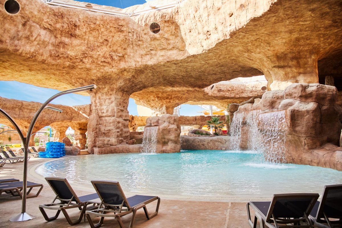 Аквапарк и парк приключений Дезерт-Фолс