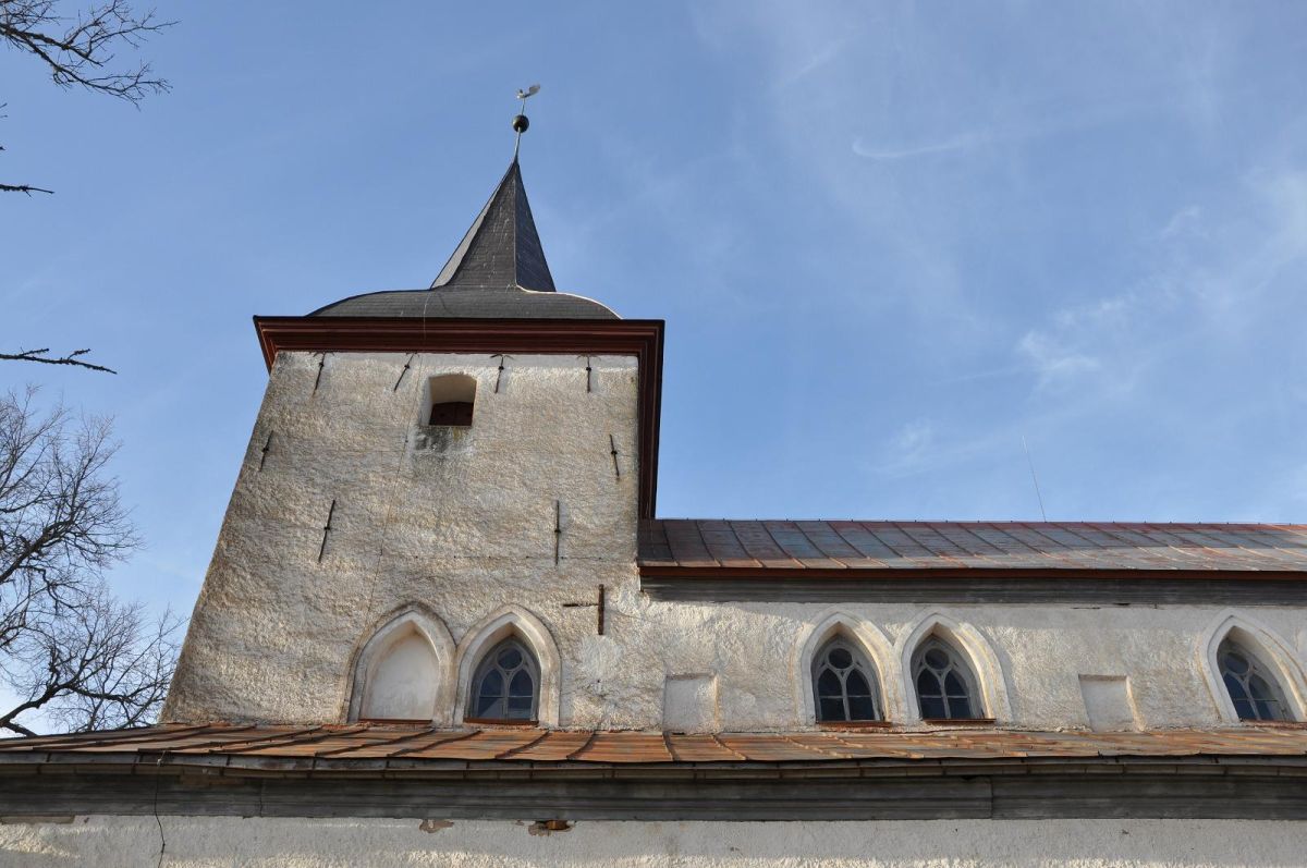 Церковь в Урвасте и кладбище на берегу озера Ухтъярв