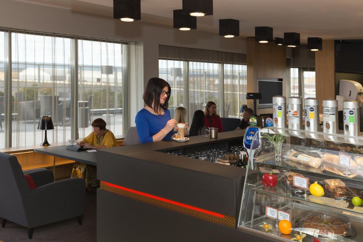 Книжное кафе Purje