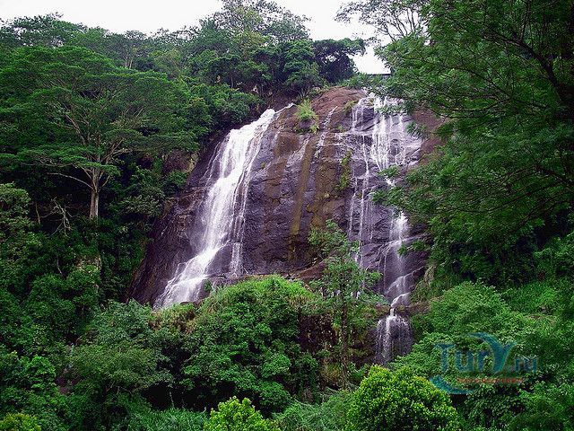 Водопад Хунас