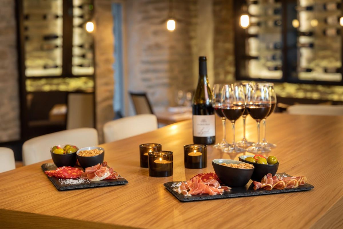 Винный бар OTTO's Wine & Tapas Bar