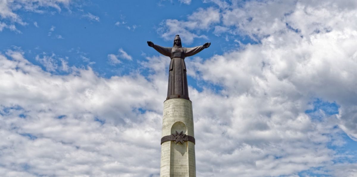 Монумент Мать-Покровительница в Чебоксарах