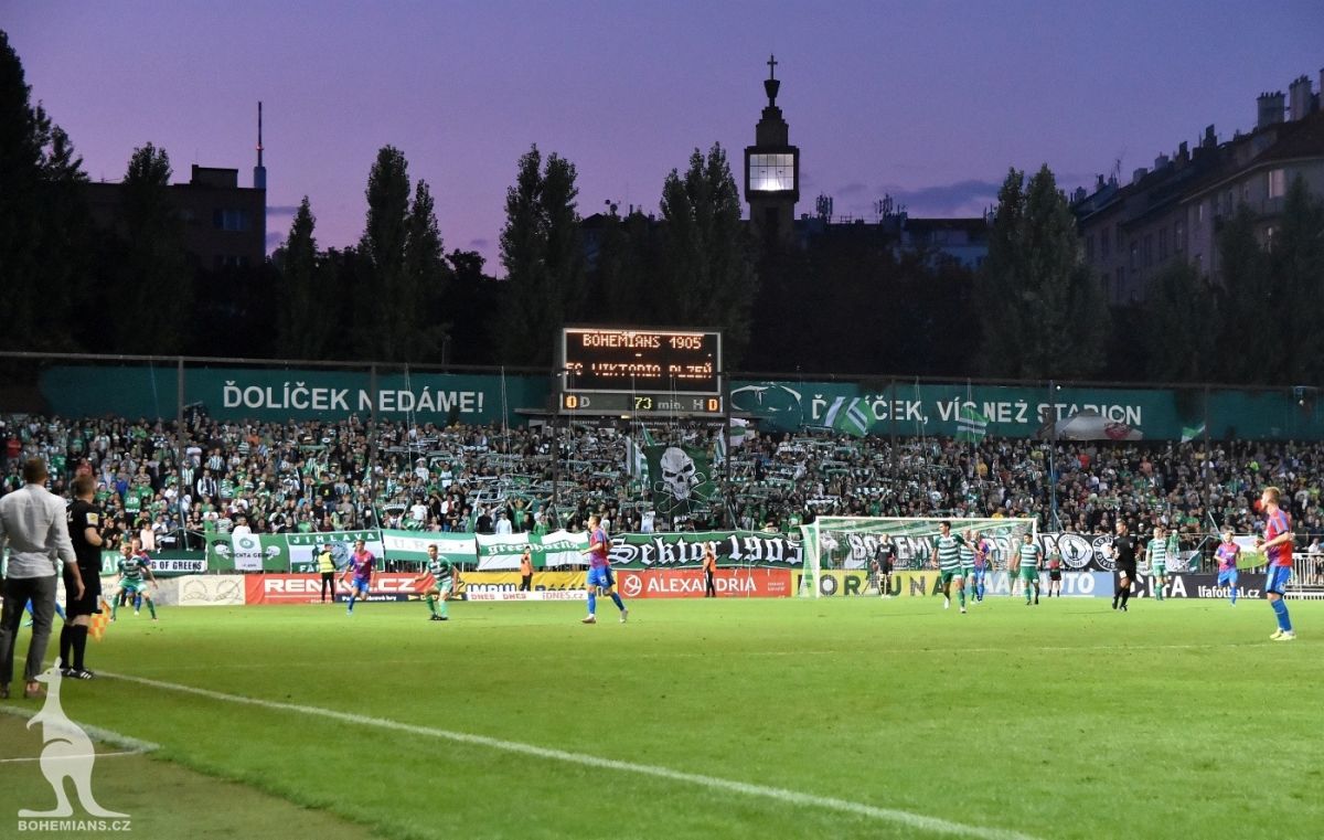 Футбольный стадион Доличек