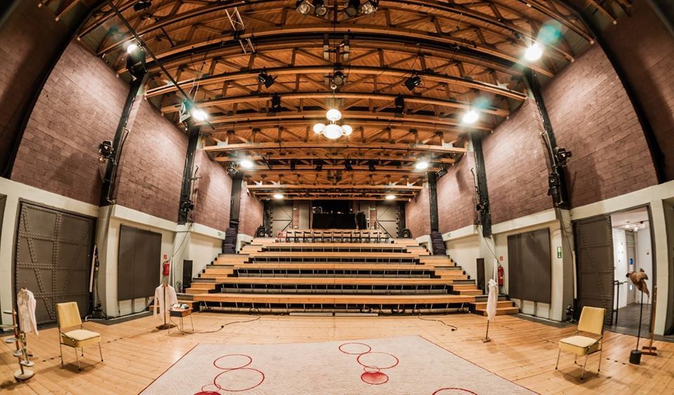 Театр Alfred ve dvoře