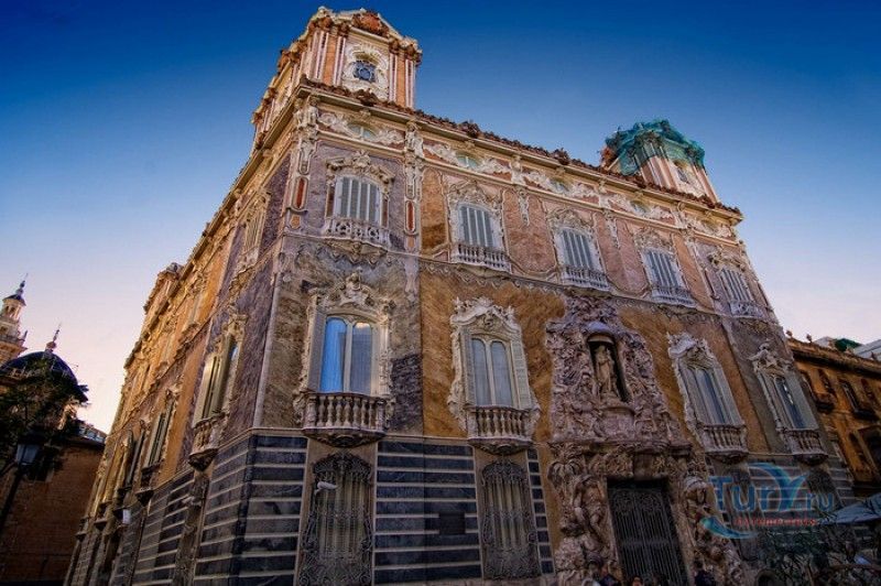 Национальный Музей Керамики и Предметов Роскоши имени Гонсалеса Марти