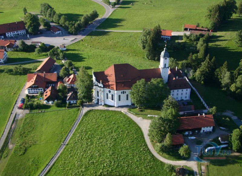 Паломническая церковь в деревне Вис