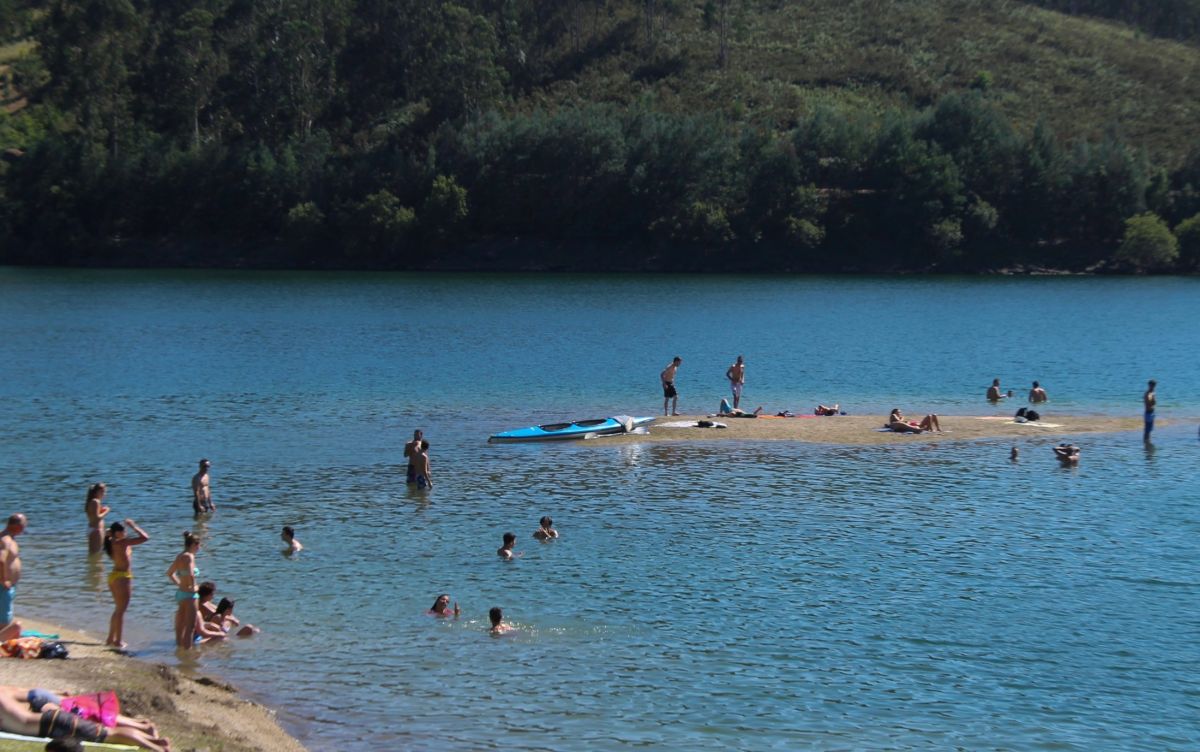 Пляж «Прайя-ди-Каштелу-ду-Нейва»