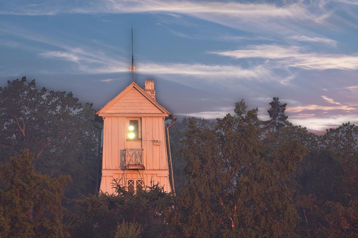 Нижний маяк Суурупи