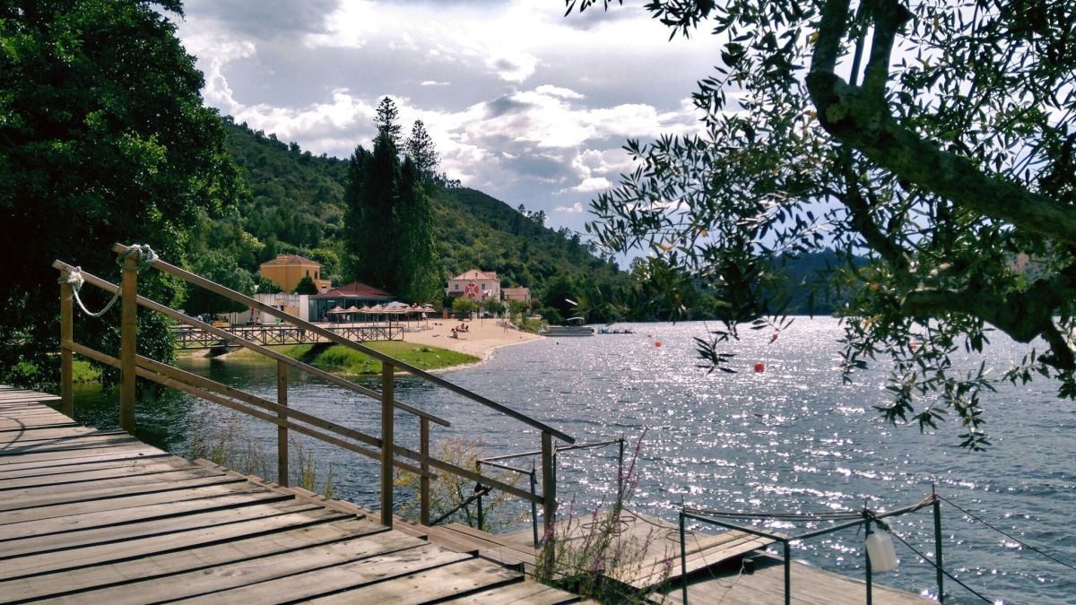 Речной пляж Кинта-ду-Аламал