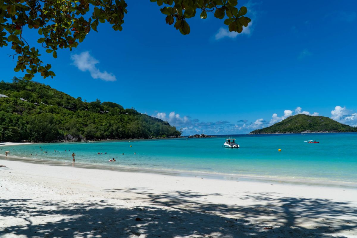 Пляж Порт-Лаунай