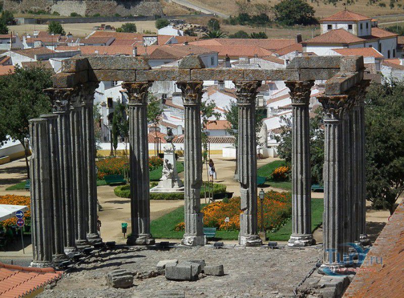 Римский храм в Эворе