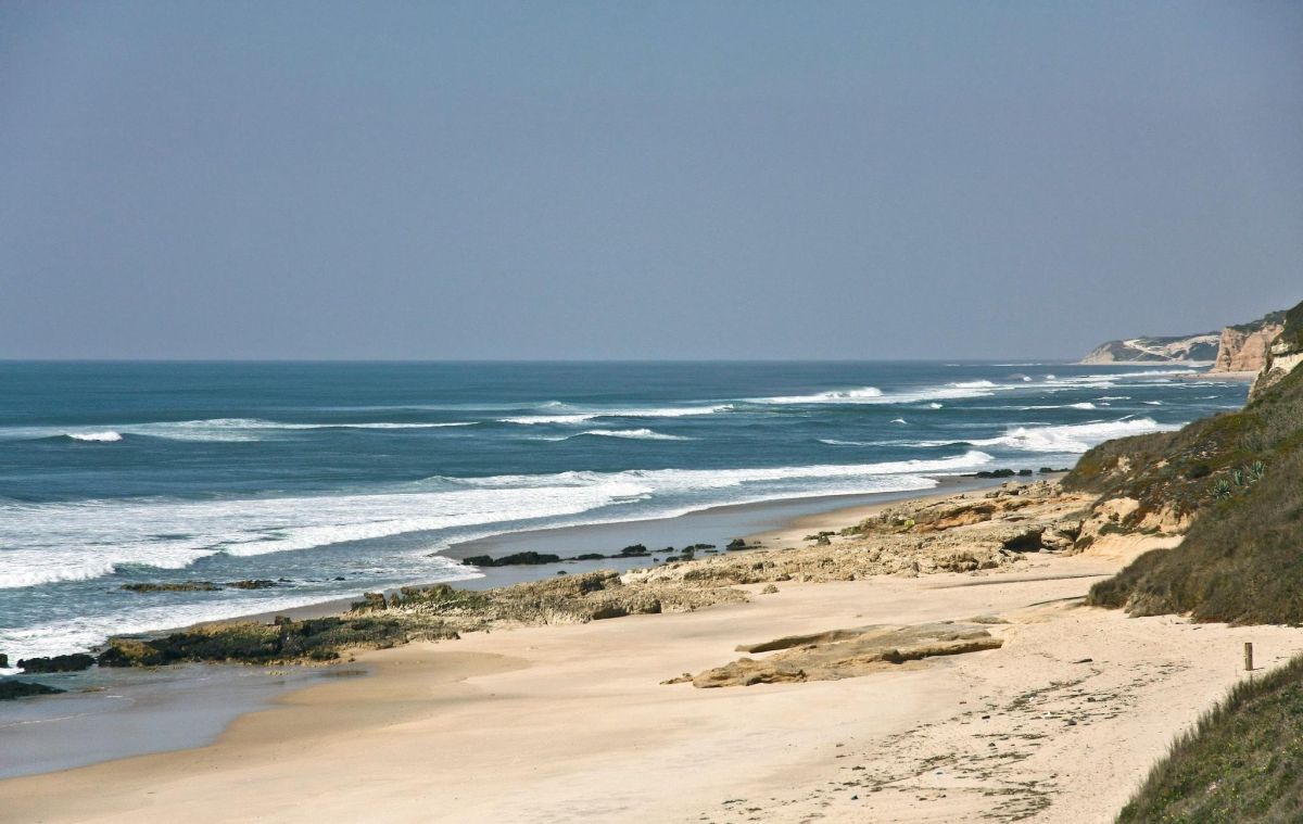 Пляж «Прайя-да-Легуа»