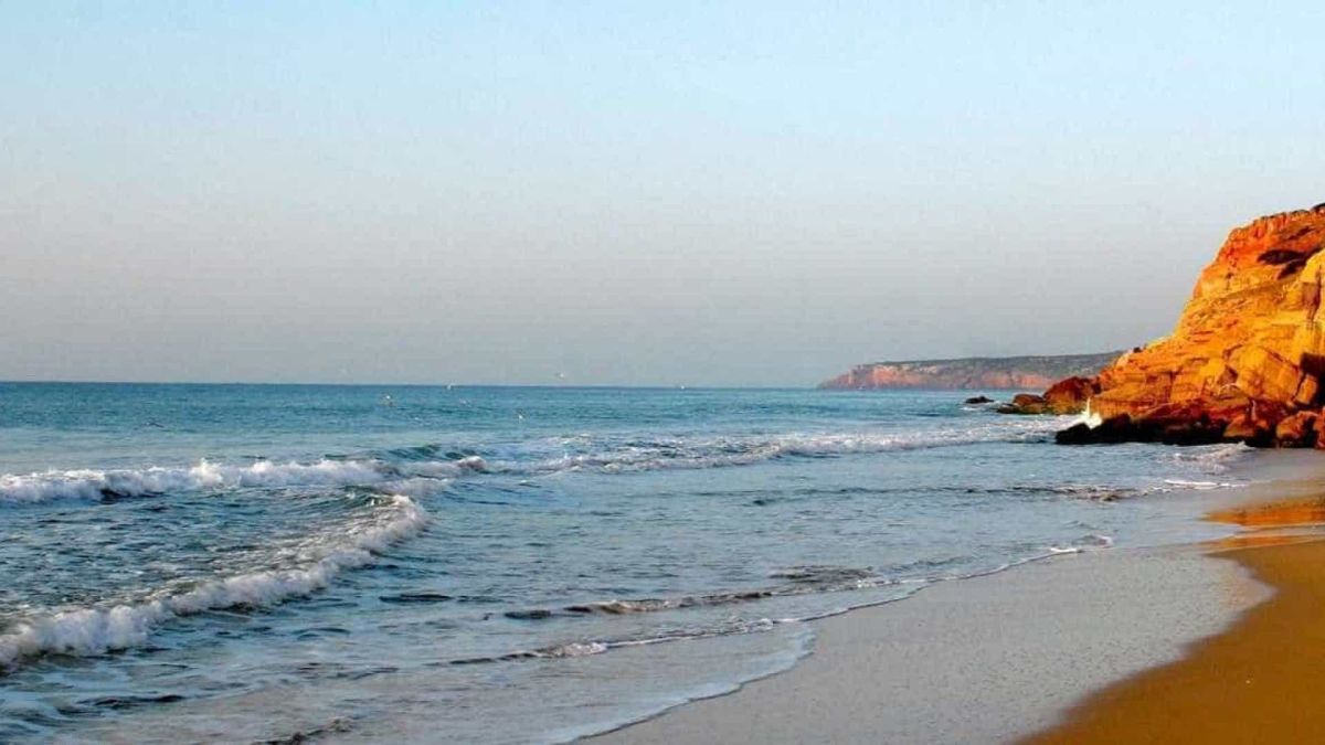 Пляж «Прайя-ди-Моргавел»