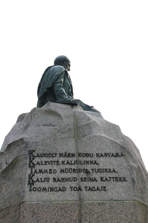 Памятник Фр. Р. Крейцвальду и парк на берегу озера Тамула