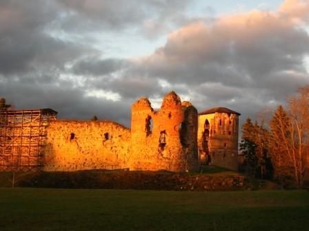 Средневековый центр впечатлений епископского городища Вастселийна