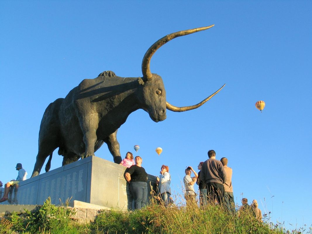 Скульптура тура