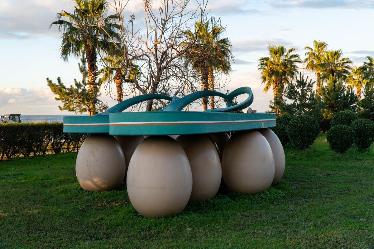 Скульптура Сланцы на яйцах