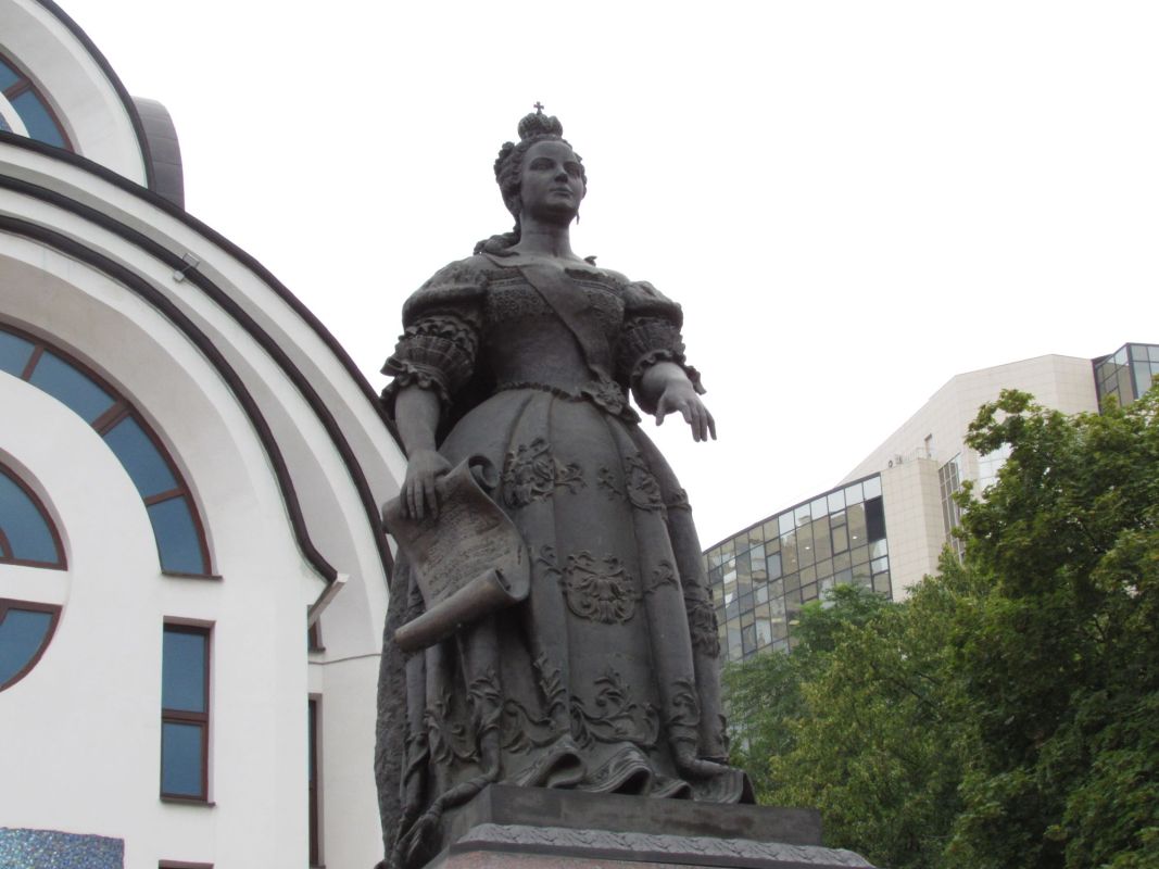 Памятник российской императрице Елизавете Петровне
